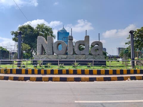 Skip the Chaos—Travel Reservation from Noida Done the Right Way - Travel Murti Blog