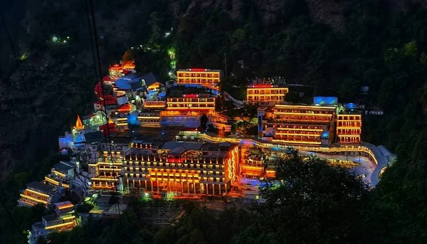 A Divine Calling from the Mountains: Begin Your Mata Vaishno Devi Darshan from Noida with Faith and Devotion