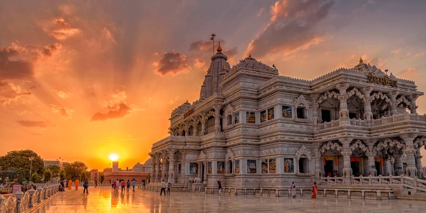 Immerse Yourself in Krishna’s World: Plan the Perfect Mathura Vrindavan Tour from Noida for a Spiritual Getaway