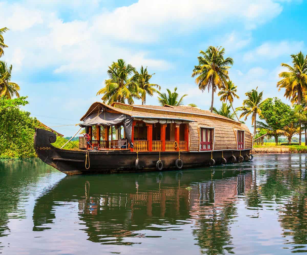 KOCHI MUNNAR & ALLEPY TOUR